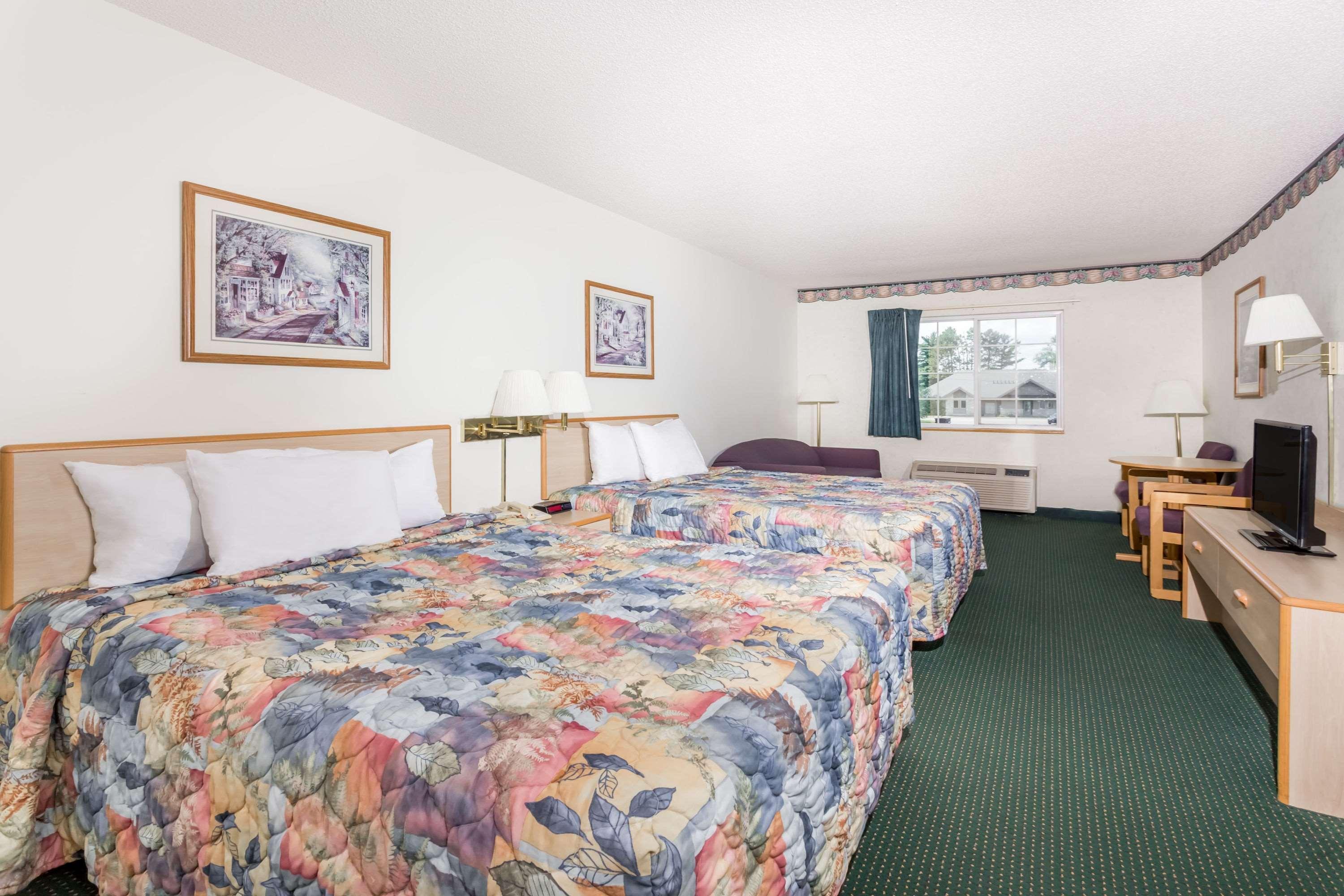 Super 8 By Wyndham Eagle River Exterior photo